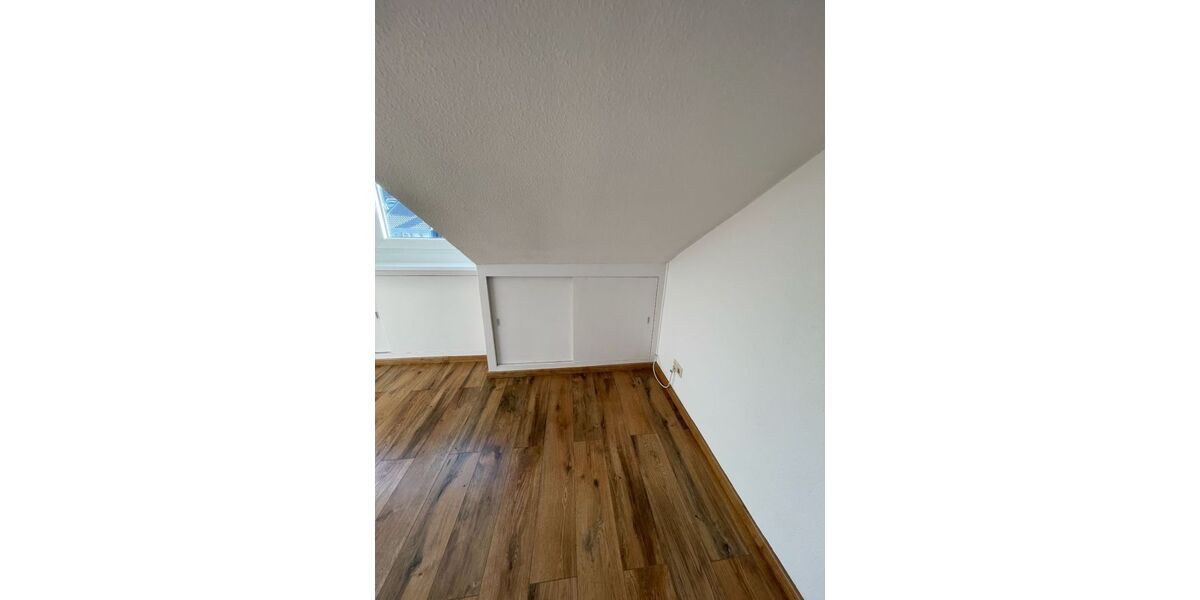 Provisionsfrei* SOFORT FREI! Rhein-nah - 2-Zm Penthouse Oberkassel - renoviert, Klimaanlage Einbauküche 55m² - Einfamilienhaus Düsseldorf Oberkassel | Angebot:25926108