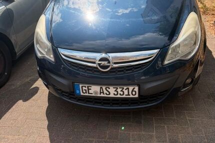 Opel Corsa 180.000 km 2.000 &euro; Düsseldorf 40470