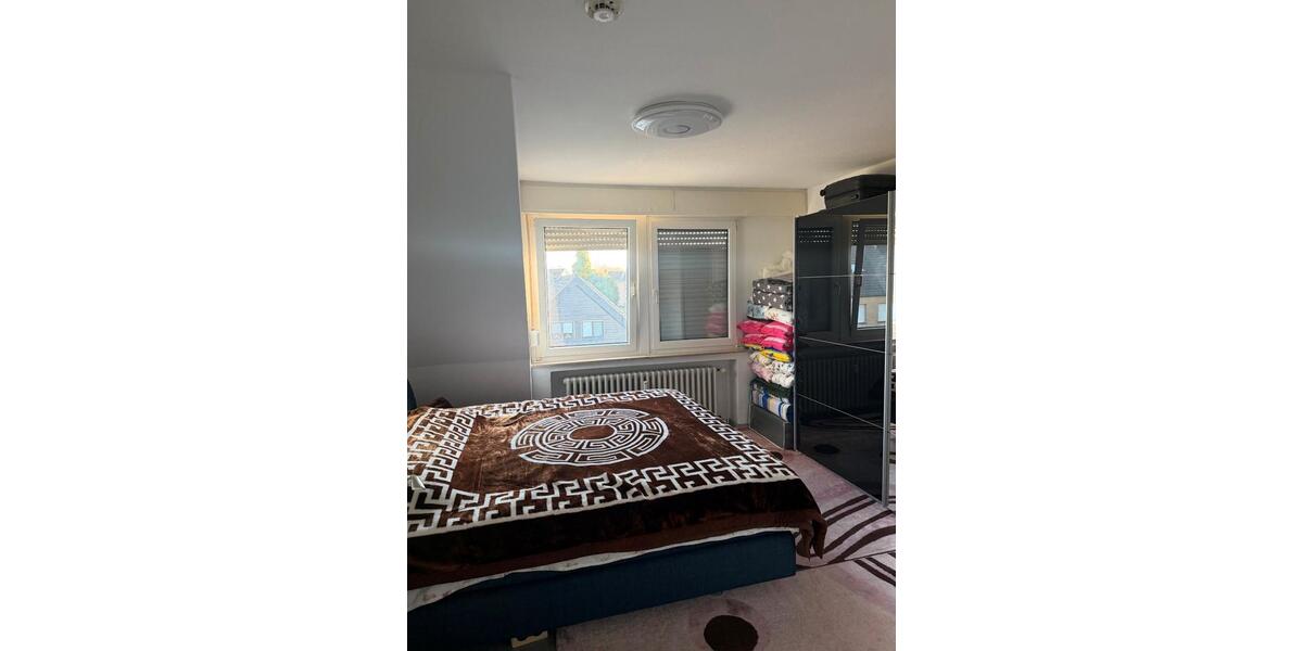 Dachgeschoßwohnung Moers - 3 Zimmer, 72 m&sup2;, 500&euro; | Angebot:26085455
