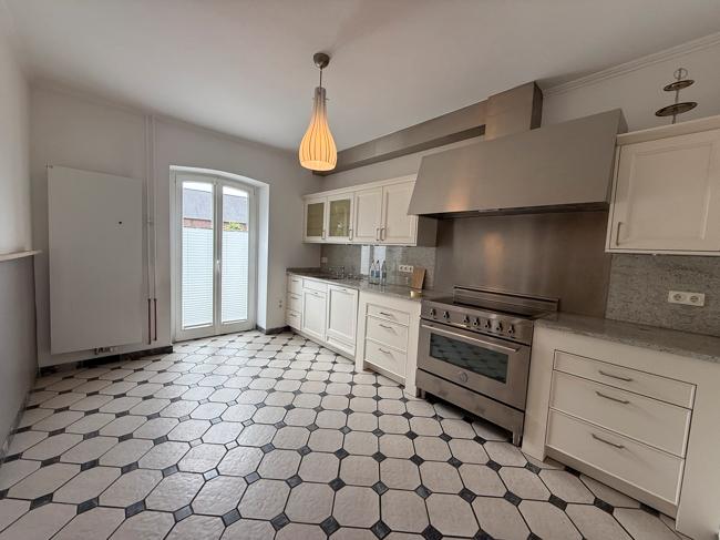 Erdgeschoßwohnung Duisburg Rheinhausen - 7 Zimmer, 211 m&sup2;, 2.000&euro; | Angebot:25962714