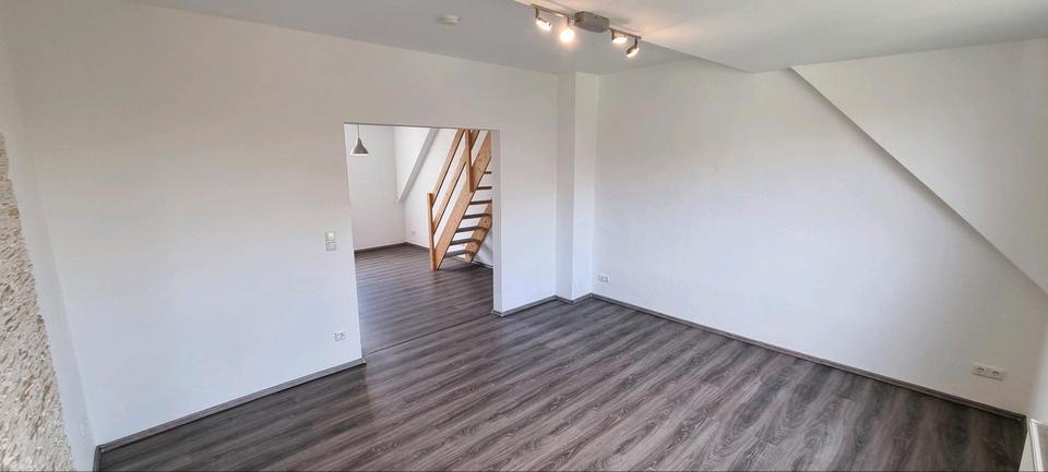 Dachgeschoßwohnung Essen Stadtbezirk V - 2.5 Zimmer, 75 m&sup2;, 940&euro; | Angebot:25304043