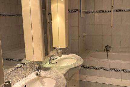 Wohnung Gelsenkirchen Gelsenkirchen-Mitte - 3 Zimmer, 125 m&sup2;, 880&euro; | Angebot:27550957