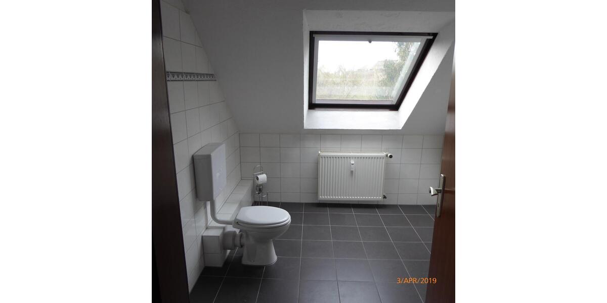 Dachgeschoßwohnung Duisburg Mittelmeiderich - 2.5 Zimmer, 70 m&sup2;, 585&euro; | Angebot:27568653
