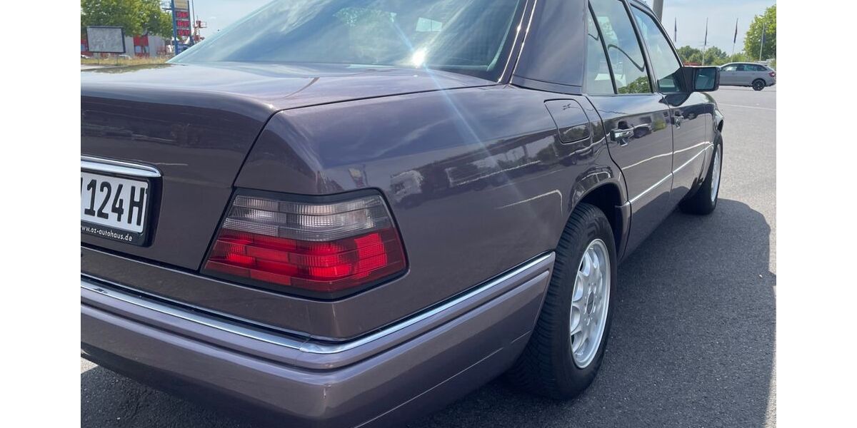 Mercedes-Benz E 200 106.000 km 14.999 &euro; Neuss 41468