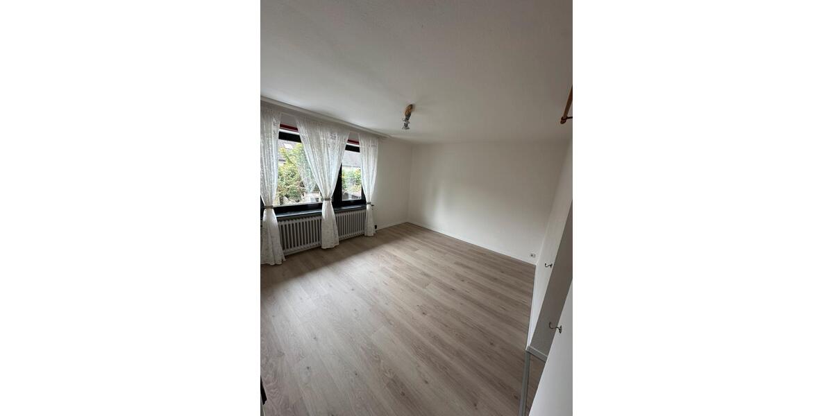 Doppelhaushälfte Düsseldorf Stadtbezirk 6 - 5 Zimmer, 150 m&sup2;, 2.350&euro; | Angebot:26051077