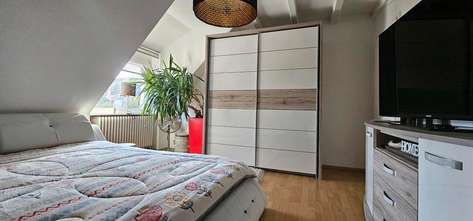 Dachgeschoßwohnung Remscheid Lüttringhausen - 3 Zimmer, 86 m&sup2;, 199.000&euro; | Angebot:24746271