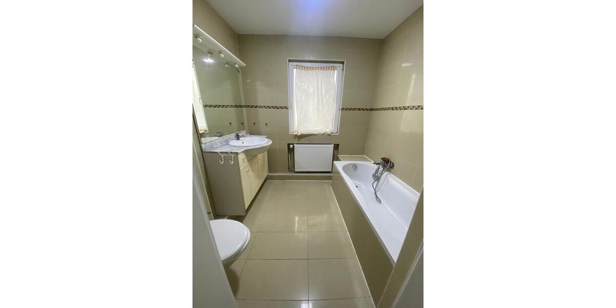 Erdgeschoßwohnung Oberhausen - 1 Zimmer, 110 m&sup2;, 1.425&euro; | Angebot:25967591