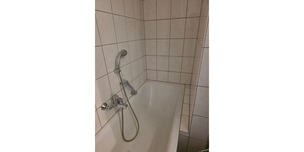 Renovierte 2,5 Zimmer-Wohnung mit Aufzug, Balkonkraftwerk, Video-Sprechanlage, Garage (Warmmiete: 965 + 100 Garage) - Etagenwohnung Duisburg Meiderich | Angebot:27473556