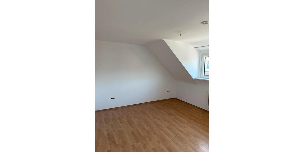 Dachgeschoßwohnung Neuss Holzheim - 3 Zimmer, 74 m&sup2;, 950&euro; | Angebot:26301695