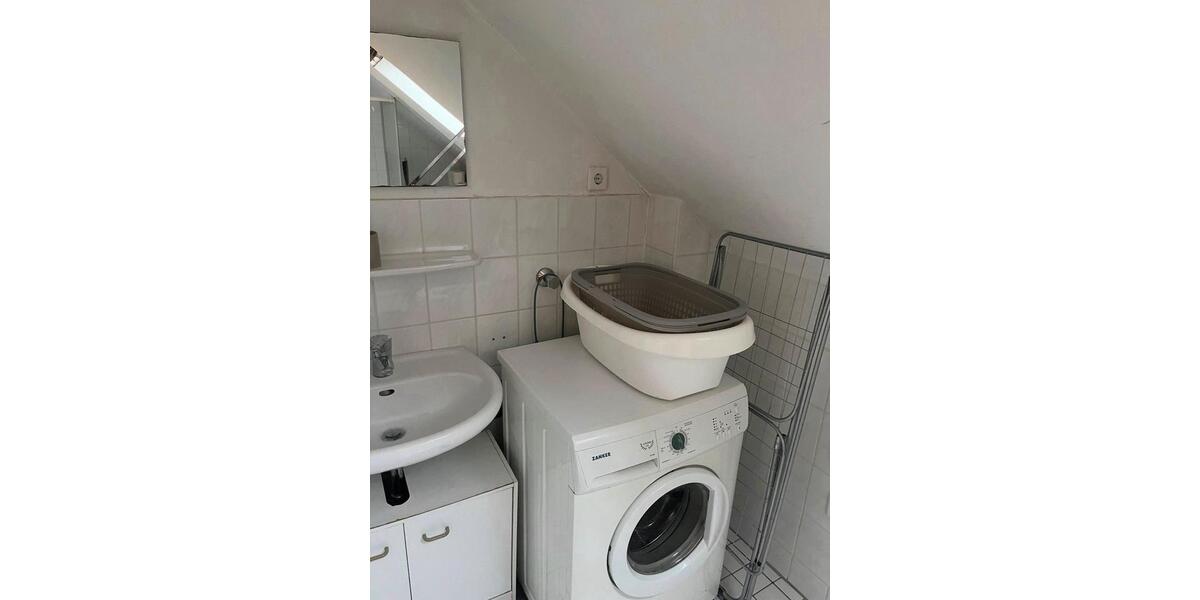 Dachgeschoßwohnung Essen Stadtkern - 2 Zimmer, 40 m&sup2;, 365&euro; | Angebot:27537479