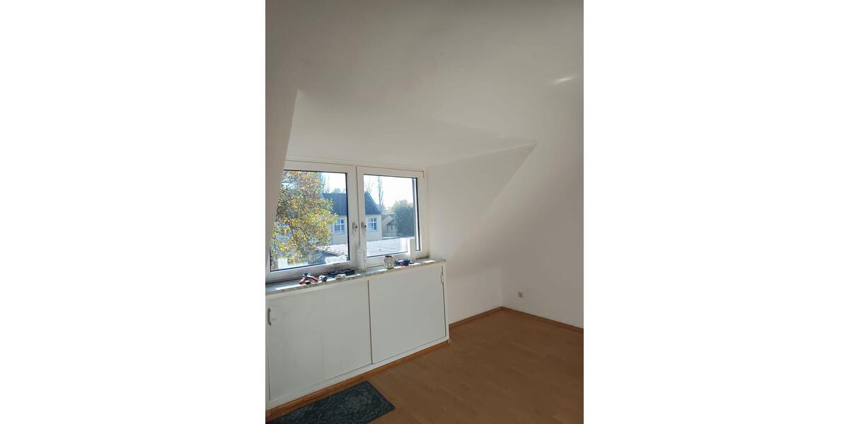 Dachgeschoßwohnung Essen Stadtbezirk V - 1 Zimmer, 35 m&sup2;, 250&euro; | Angebot:24676977
