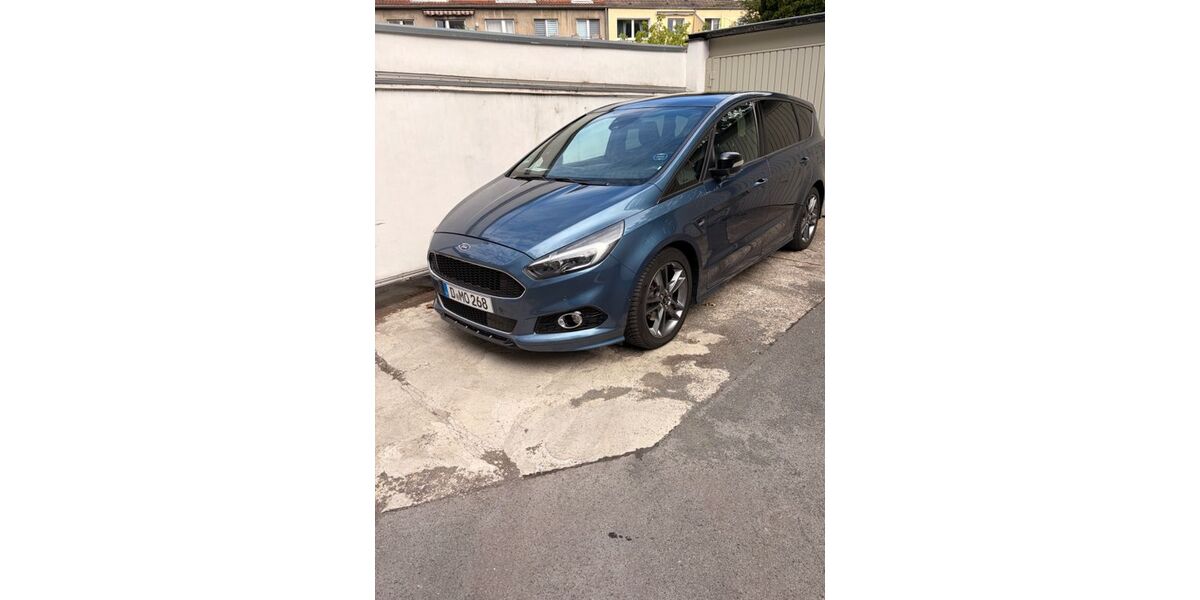 Ford S-Max 112.000 km 22.990 &euro; Düsseldorf 40215