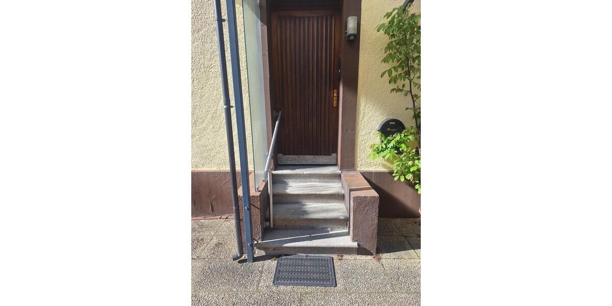 Etagenwohnung Langenfeld (Rheinland) - 9 Zimmer, 212 m&sup2;, 3.500&euro; | Angebot:26385101
