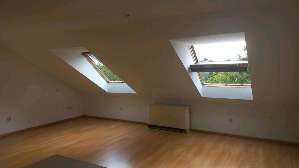 Dachgeschoßwohnung Solingen Höhscheid - 1 Zimmer, 36 m&sup2;, 425&euro; | Angebot:27543470