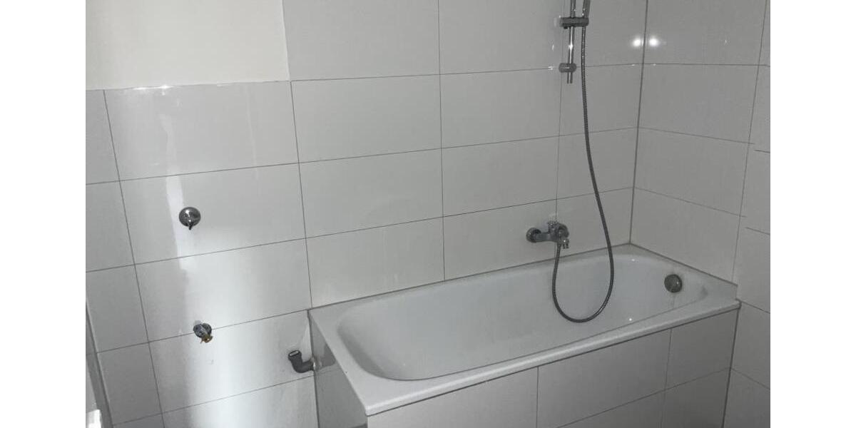 Erdgeschoßwohnung Duisburg Ruhrort - 3 Zimmer, 82 m&sup2;, 579&euro; | Angebot:26427129