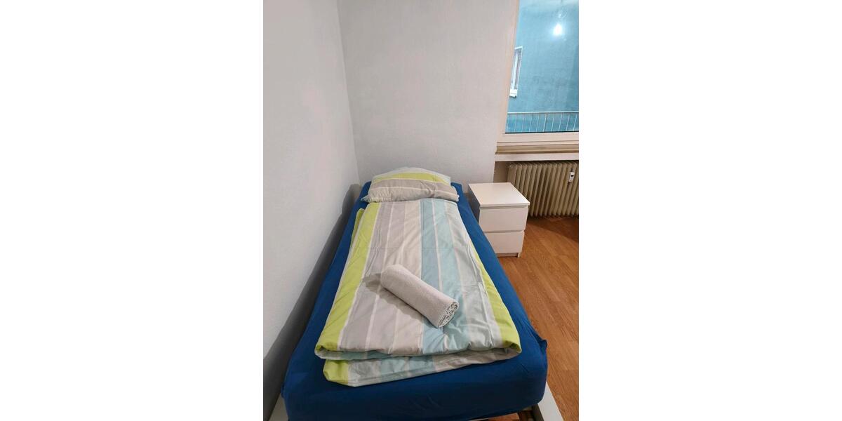 Etagenwohnung Düsseldorf Stadtbezirk 3 - 1 Zimmer, 33 m&sup2;, 1.300&euro; | Angebot:25404171