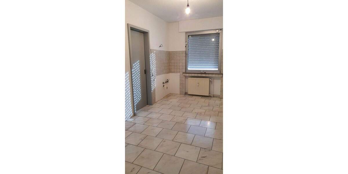 Etagenwohnung Duisburg Rahm - 4 Zimmer, 130 m&sup2;, 1.695&euro; | Angebot:25854102