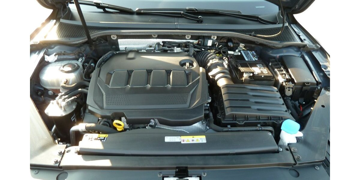 VW Passat Variant R-Line 2.0 TDI DSG Leder Navi LED 135.000 km 21.900 &euro; Ratingen 40885