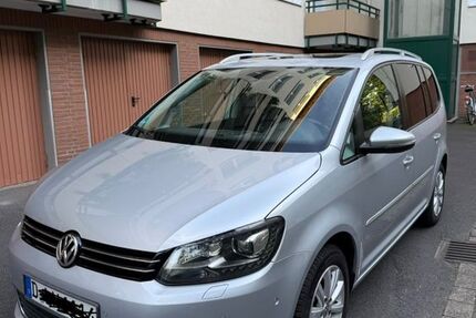 VW Touran 298.477 km 5.000 &euro; Düsseldorf 40225