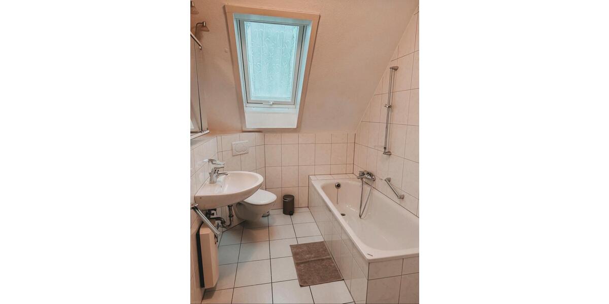 Dachgeschoßwohnung Essen Stadtbezirk V - 3.5 Zimmer, 78 m&sup2;, 1.090&euro; | Angebot:25942485