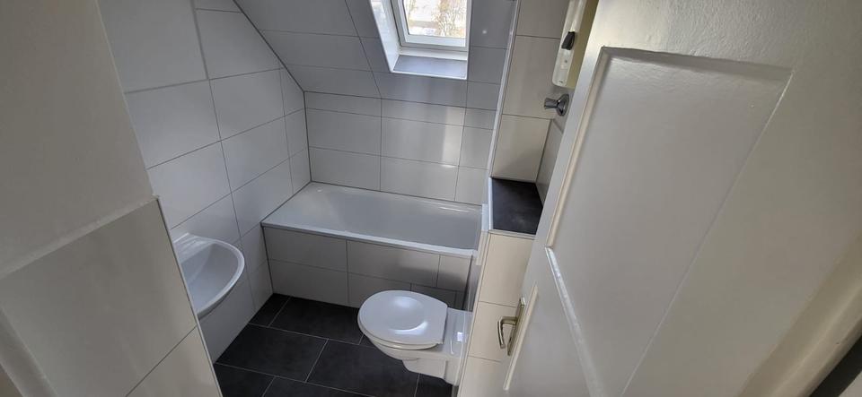 Dachgeschoßwohnung Duisburg Essenberg - 3 Zimmer, 73 m&sup2;, 549&euro; | Angebot:24979248