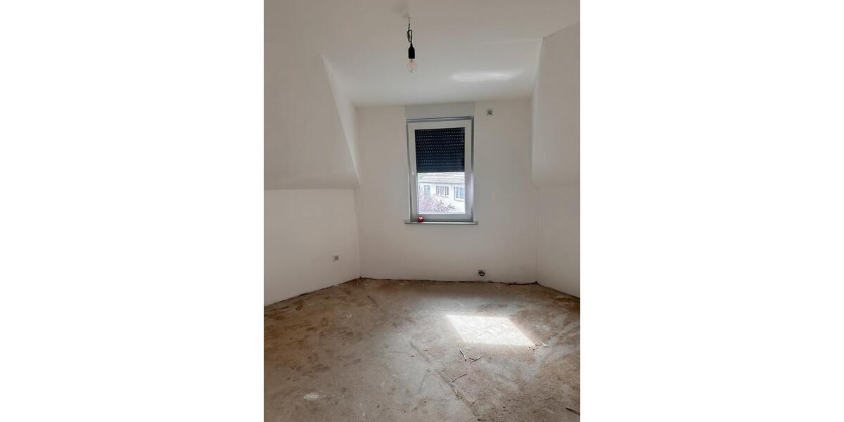 Dachgeschoßwohnung Solingen Wald - 4 Zimmer, 85 m&sup2;, 1.000&euro; | Angebot:27553159