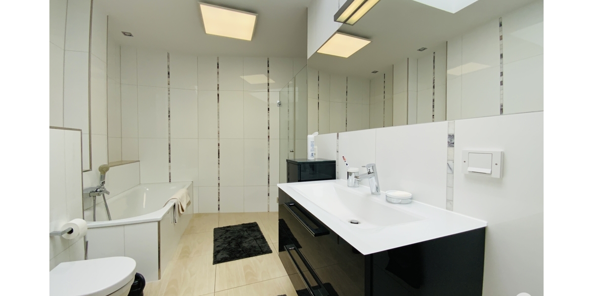 Wohnen auf einer Ebene Moderne, hochwertige 3 Zimmer-Wohnung mit Bungalow-Charakter - Erdgeschoßwohnung Düsseldorf Heerdt | Angebot:26991571
