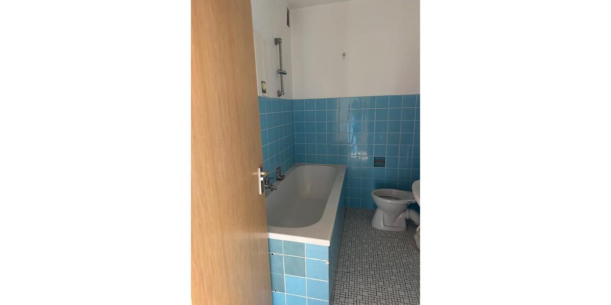 Dachgeschoßwohnung Duisburg Duisburg-Mitte - 3 Zimmer, 63 m&sup2;, 500&euro; | Angebot:27544571