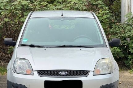 Ford Fiesta 128.000 km 1.550 &euro; Wuppertal 42279