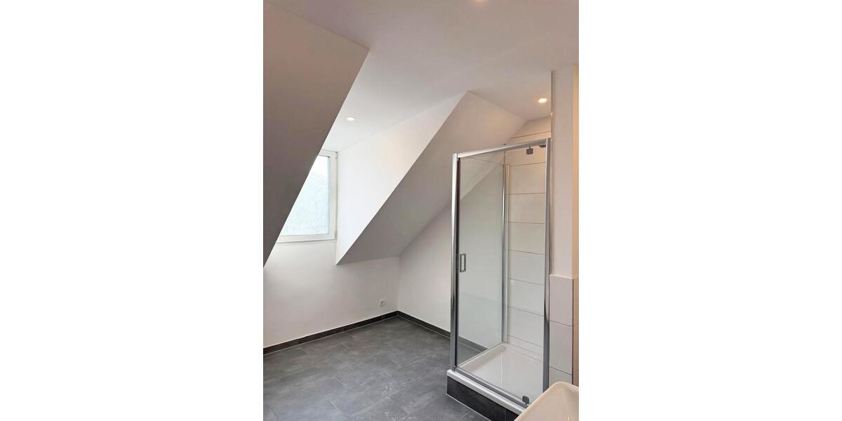 Dachgeschoßwohnung Gelsenkirchen Rotthausen - 3 Zimmer, 80 m&sup2;, 609&euro; | Angebot:27577041