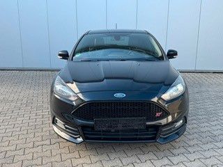 Ford Focus 129.000 km 10.400 &euro; Remscheid 42859