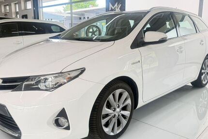 Toyota Auris 121.142 km 11.900 &euro; Grevenbroich 41515