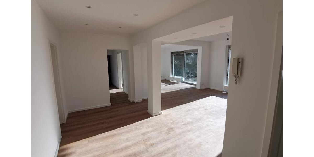 Erdgeschoßwohnung Hilden - 6 Zimmer, 155 m&sup2;, 2.050&euro; | Angebot:25793393