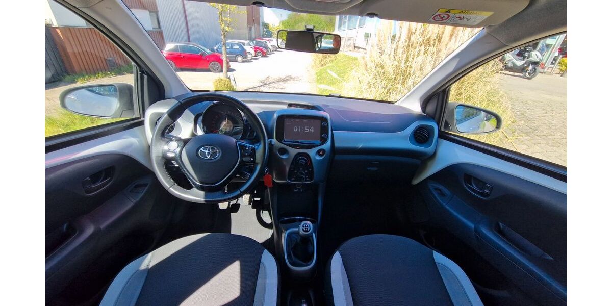 Toyota Aygo (X) 73.200 km 6.999 &euro; Ratingen 40882