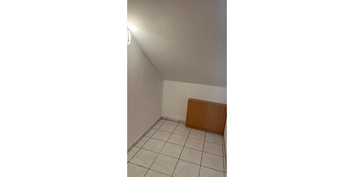 Dachgeschoßwohnung Mönchengladbach Ost - 2 Zimmer, 65 m&sup2;, 900&euro; | Angebot:25903163