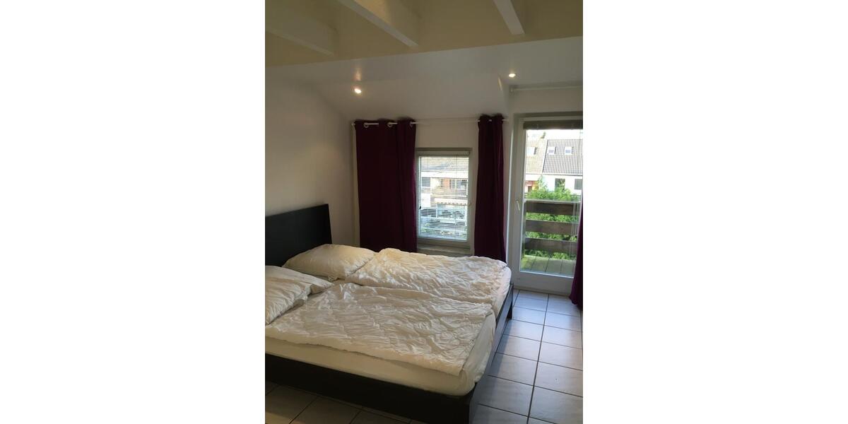 Dachgeschoßwohnung Düsseldorf Stadtbezirk 6 - 3 Zimmer, 68 m&sup2;, 1.500&euro; | Angebot:25967578