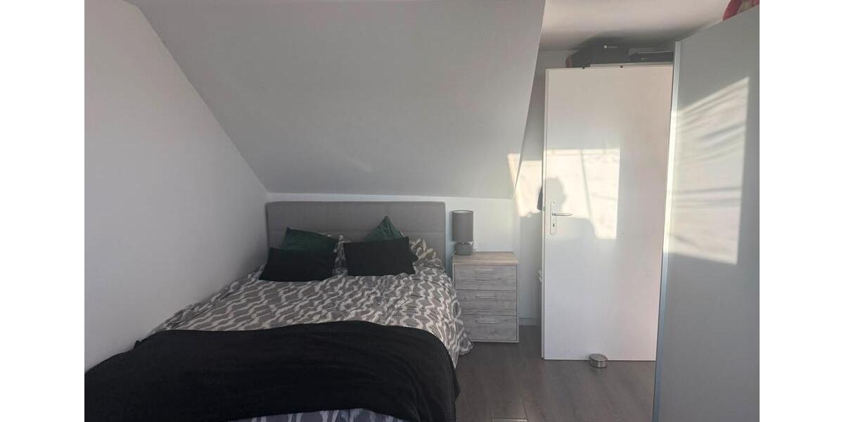 Dachgeschoßwohnung Mülheim an der Ruhr - 2 Zimmer, 50 m&sup2;, 750&euro; | Angebot:27543493