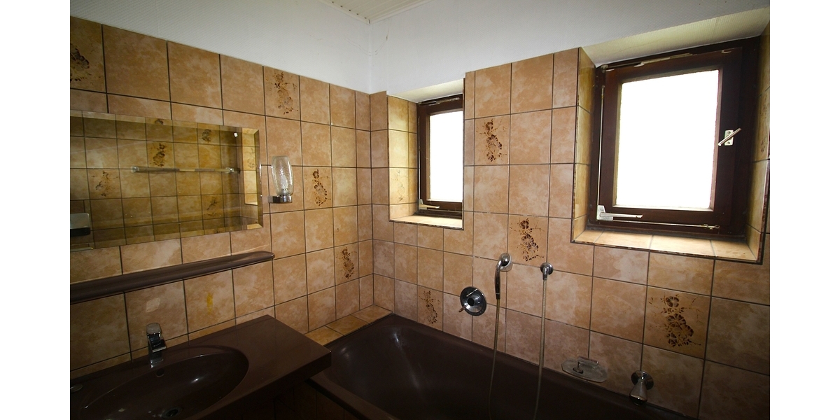 Handwerker aufgepasst! Wohn- Geschäftshaus mit drei Einheiten plus Lager und Garage. Top Grundstück! - Wohn- & Geschäftshaus Oberhausen Alt-Oberhausen | Angebot:27179297