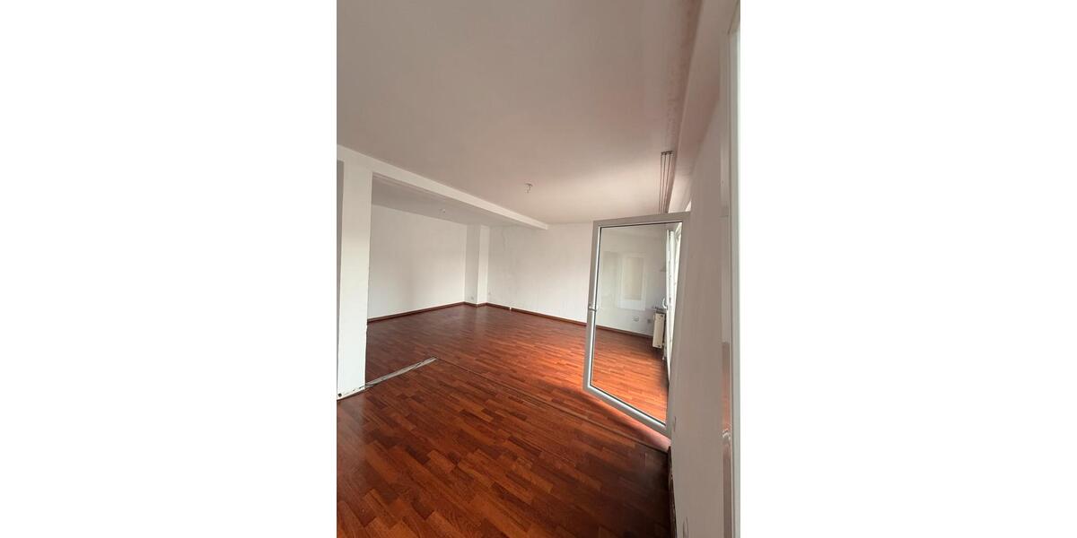 Etagenwohnung Essen Stadtkern - 3 Zimmer, 110 m&sup2;, 1.250&euro; | Angebot:27540783