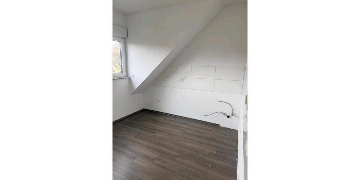 Dachgeschoßwohnung Duisburg Mittelmeiderich - 2 Zimmer, 80 m&sup2;, 620&euro; | Angebot:25919999