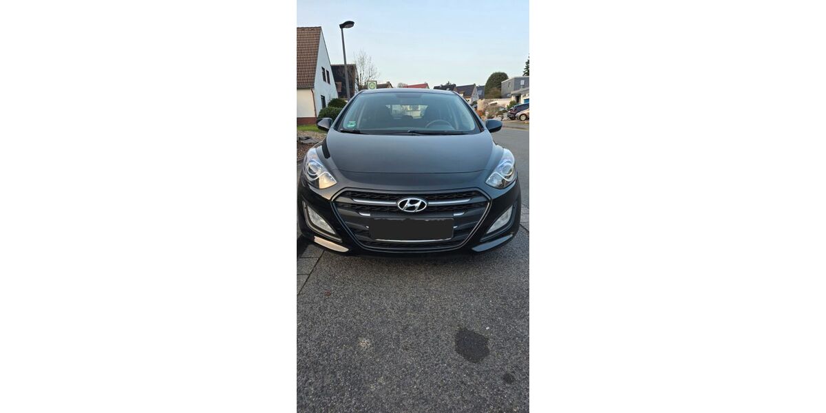 Hyundai i30 69.400 km 9.500 &euro; Solingen 42653
