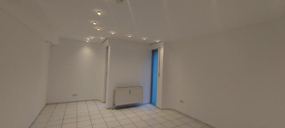 Erdgeschoßwohnung Solingen Central - 2 Zimmer, 100 m&sup2;, 1.000&euro; | Angebot:25478961