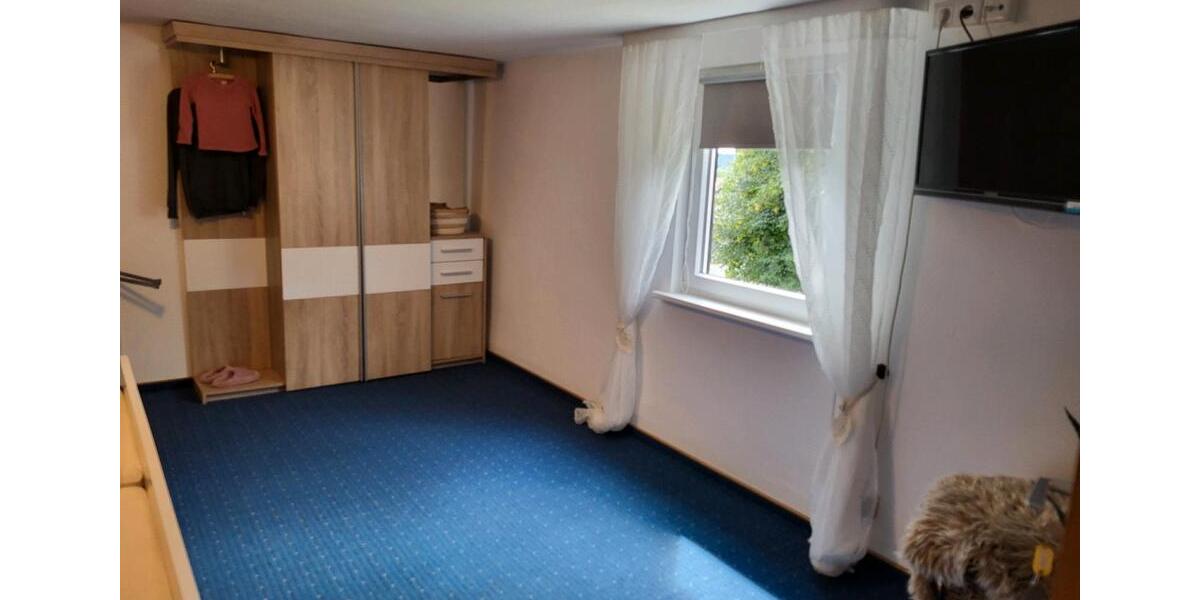 Einfamilienhaus Krefeld Gellep-Stratum - 10 Zimmer, 250 m&sup2;, 1.700&euro; | Angebot:25313036