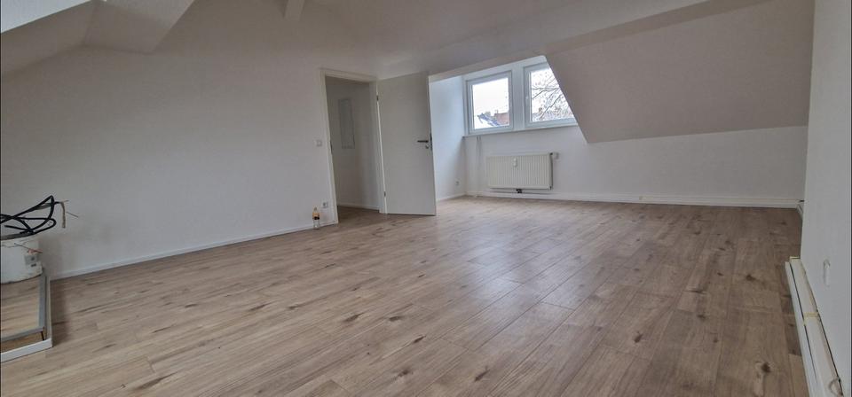 Dachgeschoßwohnung Bottrop - 2 Zimmer, 75 m&sup2;, 900&euro; | Angebot:24803225