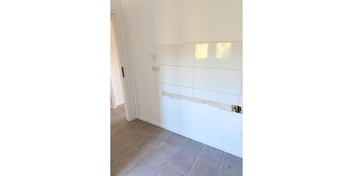 Dachgeschoßwohnung Duisburg Duisburg-Mitte - 4 Zimmer, 82 m&sup2;, 1.000&euro; | Angebot:27537350