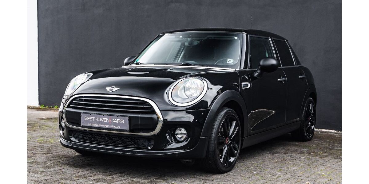 Mini One First 127.000 km 7.999 &euro; Solingen 42655