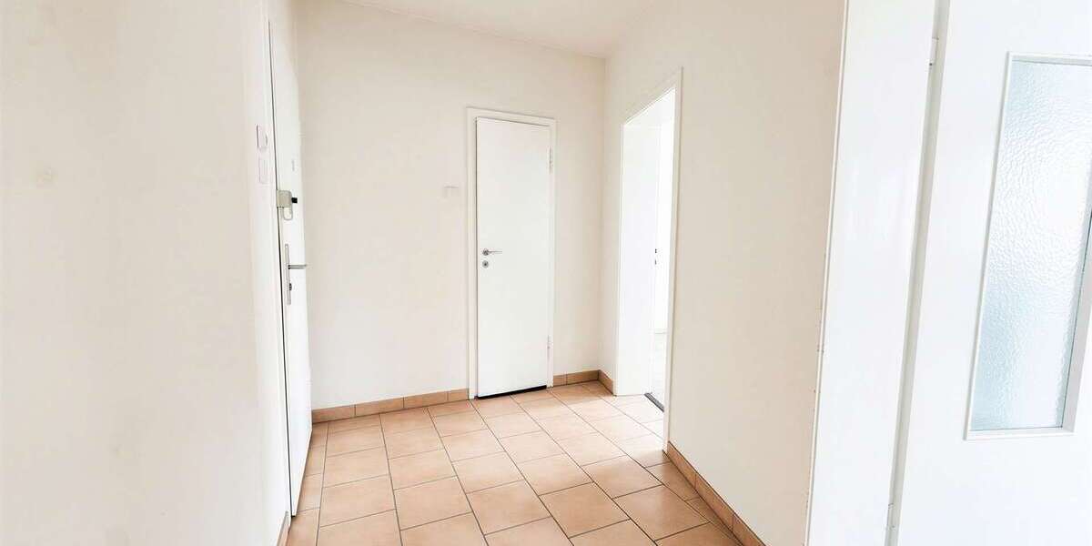 Helle 3,5-Zimmer-Wohnung mit Garage, Kellerraum und Dachboden-Stauraum - Erdgeschoßwohnung Essen Stadtbezirk III | Angebot:27200883