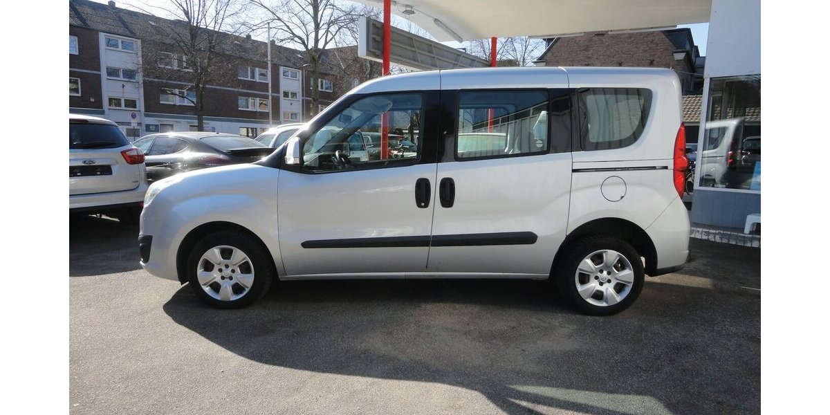 Opel Combo Edition 1,6 d Klima PDC SHZ AHK 5Sitzer 124.000 km 6.390 &euro; Neuss 41462