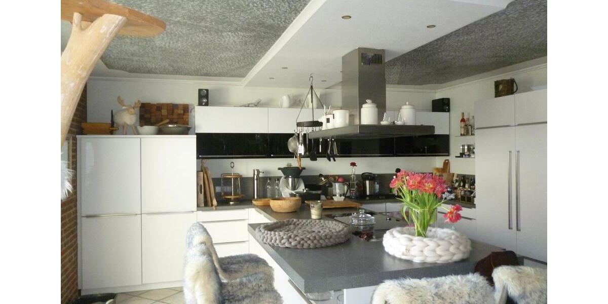 Etagenwohnung Mönchengladbach Ost - 2 Zimmer, 170 m&sup2;, 1.200&euro; | Angebot:24849031