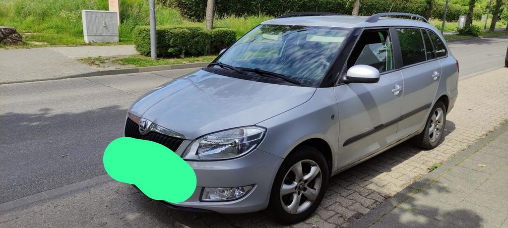 Skoda Fabia 110.340 km 4.900 &euro; Düsseldorf 40229
